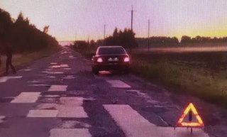 Мужчина выпрыгнул из движущегося автомобиля на Орловщине и получил травмы